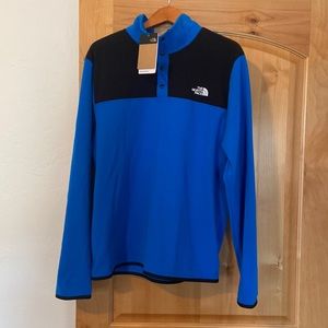Men’s Large North Face Quarter Button Fleece.